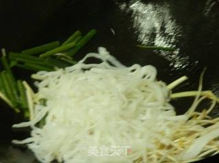 佳厨美味之《干炒牛河》广东小吃的做法步骤:2