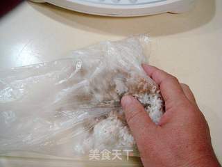 用剩米饭制作小吃“香辣锅巴”的做法步骤：2