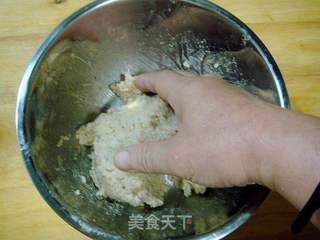 用剩米饭制作小吃“香辣锅巴”的做法步骤：3