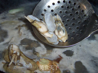鲜味无敌的海鲜小炒--蛏肉炒韭菜的做法步骤：3