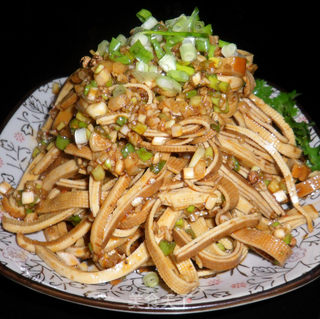 手撕葱香酸辣豆腐干的做法步骤:8