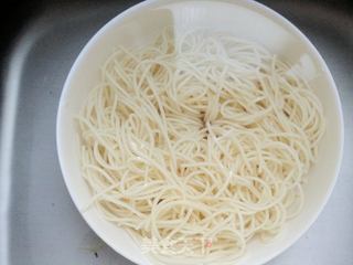 川味榨菜鸡丝凉面的做法步骤：2