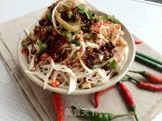 川味榨菜鸡丝凉面的做法步骤：7