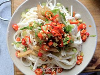 川味榨菜鸡丝凉面的做法步骤：6