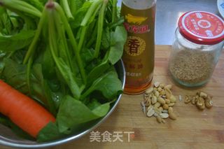 健康减肥菜【果仁菠菜】的做法步骤：1