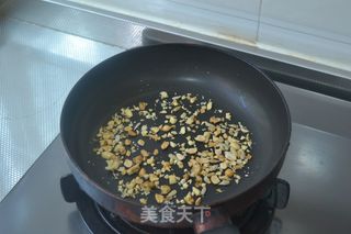 健康减肥菜【果仁菠菜】的做法步骤：2