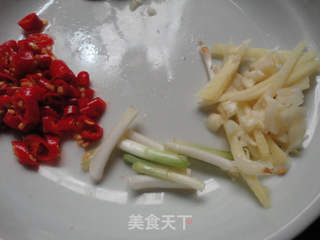 鱼香肉丝的做法步骤：3