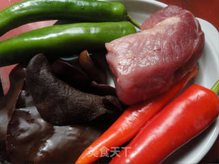 鱼香肉丝的做法步骤：1