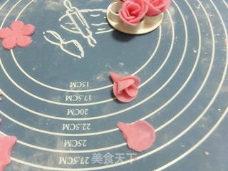 甜蜜的玫瑰花米糕的做法步骤:7