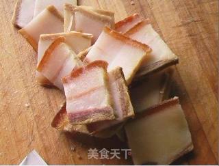 丝瓜炒腊肉的做法步骤:2