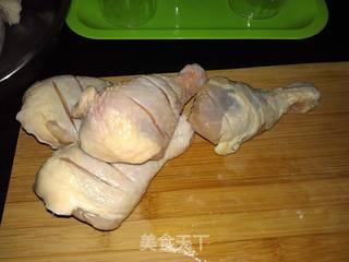 【蜜汁鸡腿】当腌料碰上了鸡腿,鸡腿遇上了蜂蜜的做法步骤:4