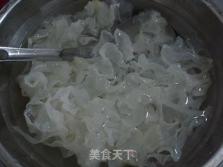 甘蔗雪梨百合润肺糖水的做法步骤：2