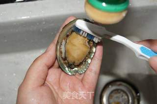 香菇排骨鲍鱼汤的做法步骤:2