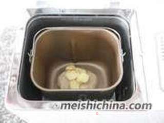 【豆沙面包】--- 一直爱吃的面包的做法步骤:3