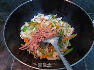 日式海鲜乌冬面的做法步骤:8