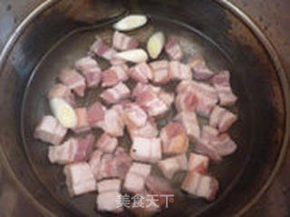 芋头红烧肉的做法步骤:2