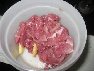肉片野菌羹的做法步骤：1