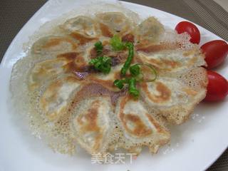 冻水饺也能煎出漂亮的冰花------冰花煎饺的做法步骤：9