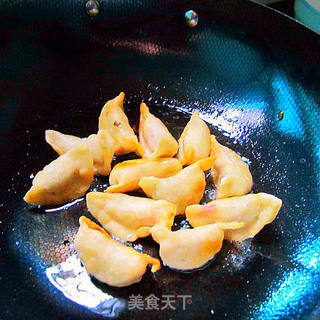 白菜馅锅贴饺子的做法步骤:12
