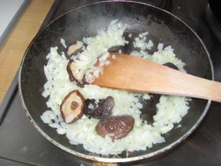 松露鸡汁意大利调味饭（Truffle Risotto）的做法步骤：3