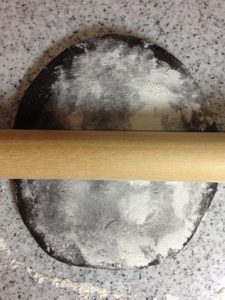 手擀意式黑珍珠面(一)黑珍珠城堡里的玫瑰花圃【传统的意式面】新鲜尝的做法步骤:15