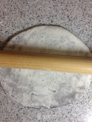 手擀意式黑珍珠面(一)黑珍珠城堡里的玫瑰花圃【传统的意式面】新鲜尝的做法步骤:16