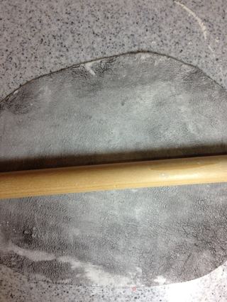 手擀意式黑珍珠面(一)黑珍珠城堡里的玫瑰花圃【传统的意式面】新鲜尝的做法步骤:24