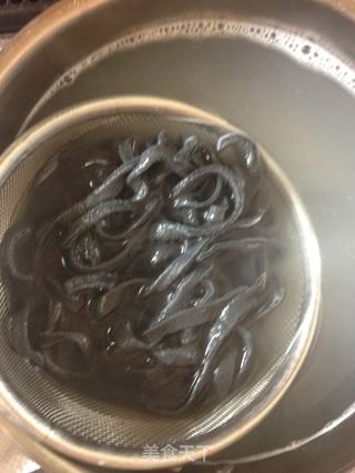 奶油白醬義式黑珍珠麵--冬天裡的白雪飄香【傳統的義式麵】新鮮嚐的做法步骤:17