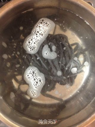 奶油白醬義式黑珍珠麵--冬天裡的白雪飄香【傳統的義式麵】新鮮嚐的做法步骤:16
