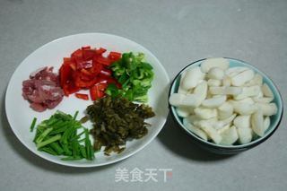 【饭遭殃】小炒马蹄的做法步骤:2