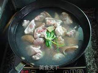 【四物猪蹄】--- 秋冬滋补的大肉的做法步骤:2