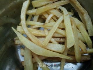 自制薯条(味道不输KFC哦~~~)的做法步骤:3