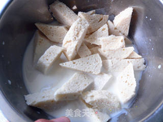 《炸鲜奶馒头》的做法步骤:3