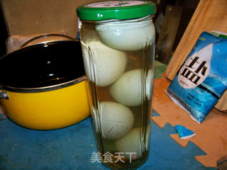 心蓝手制私房菜【流油金黄咸鸭蛋】——个个流油,垂涎欲滴,金黄之傲的做法步骤:4