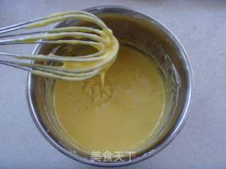 【豆浆机创意食谱】:营养低脂---豆浆黑芝麻戚风蛋糕的做法步骤:8