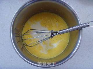 【豆浆机创意食谱】:营养低脂---豆浆黑芝麻戚风蛋糕的做法步骤:6
