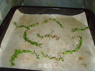 酥脆芳香的叶片面包---弗卡斯的做法步骤:2
