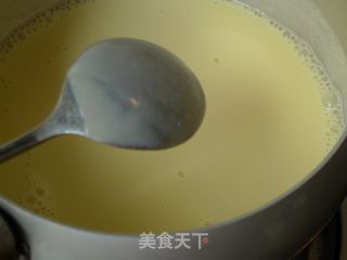 奶酪果仁冰激凌----细腻凉甜中夹杂着奶香酥脆的做法步骤：1