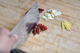 韭菜炒鸭血的做法步骤:3
