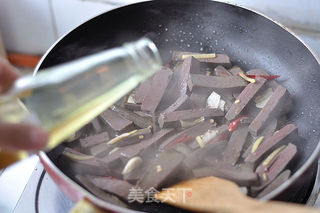 韭菜炒鸭血的做法步骤:7