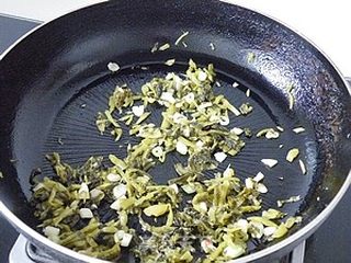 西北菜-----酸菜炒莜面的做法步骤:7