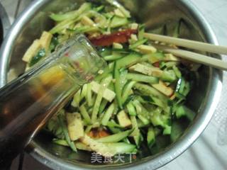 凉拌素鸡黄瓜丝的做法步骤：8