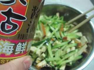 凉拌素鸡黄瓜丝的做法步骤：6