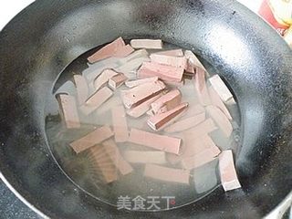价值2元的快手开胃营养菜-----韭菜炒猪血的做法步骤:4