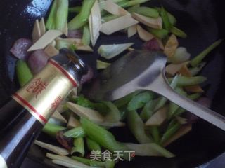 腊肉炒西芹的做法步骤：6