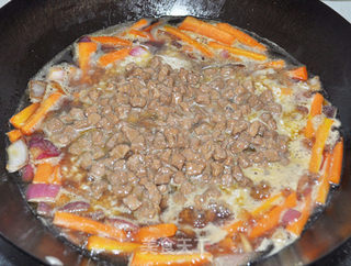 新疆传统美食——碎肉抓饭的做法步骤:9