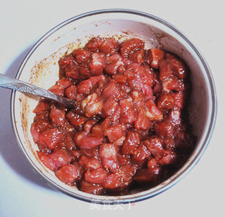 新疆传统美食——碎肉抓饭的做法步骤:2
