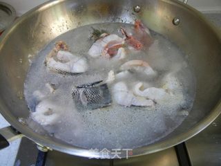 生菜杆黑木耳黑鱼汤的做法步骤：4