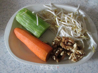 补脑 去火的豆豉桃仁拌三丝的做法步骤：1