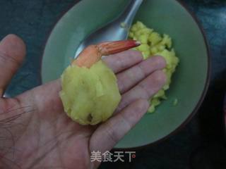 内香外酥——土豆虾球的做法步骤:5